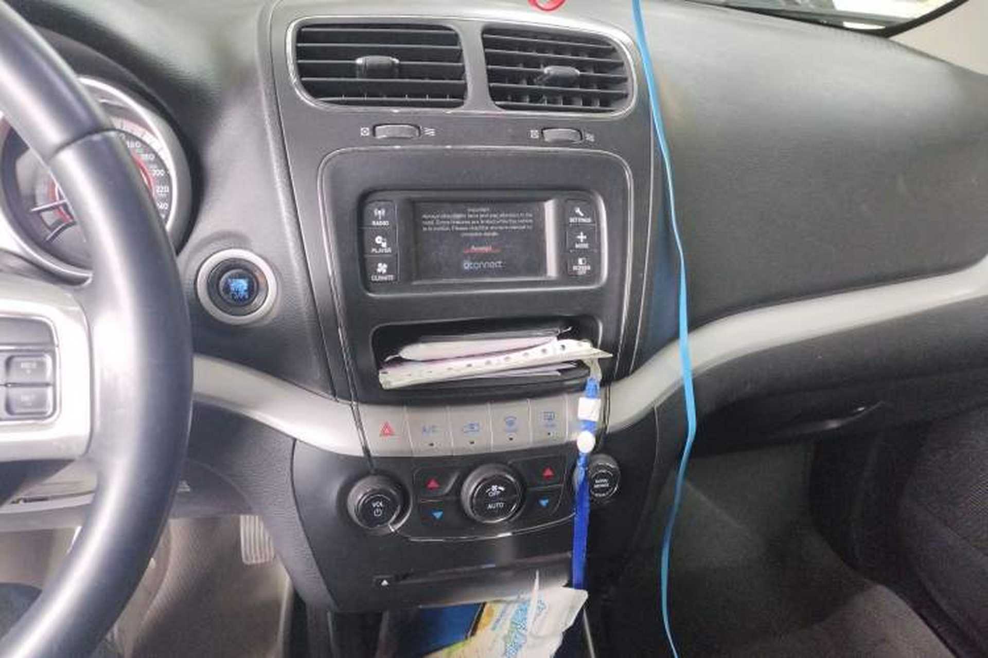 Used Fiat Freemont 2012 2.4L Luxury Edition Audio And AC Panel