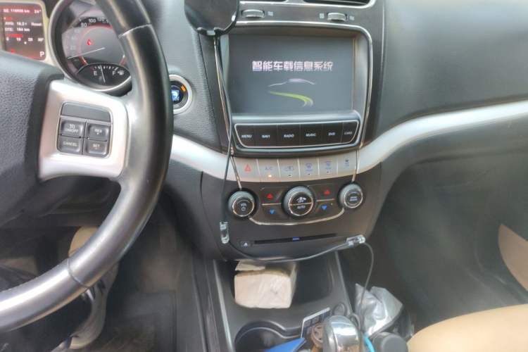 Used Fiat Freemont 2012 2.4L Luxury Edition Audio And AC Panel