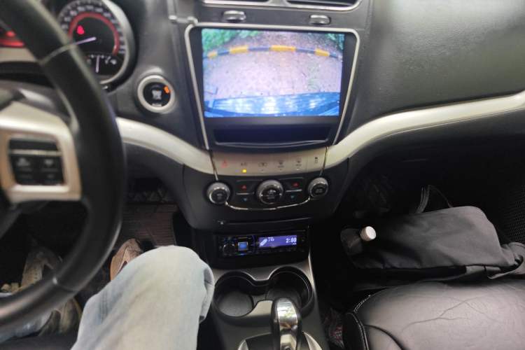 Used Fiat Freemont 2012 2.4L Luxury Edition Audio And AC Panel