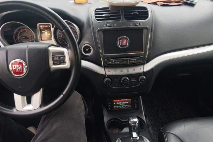 Used Fiat Freemont 2012 2.4L Luxury Edition Audio And AC Panel