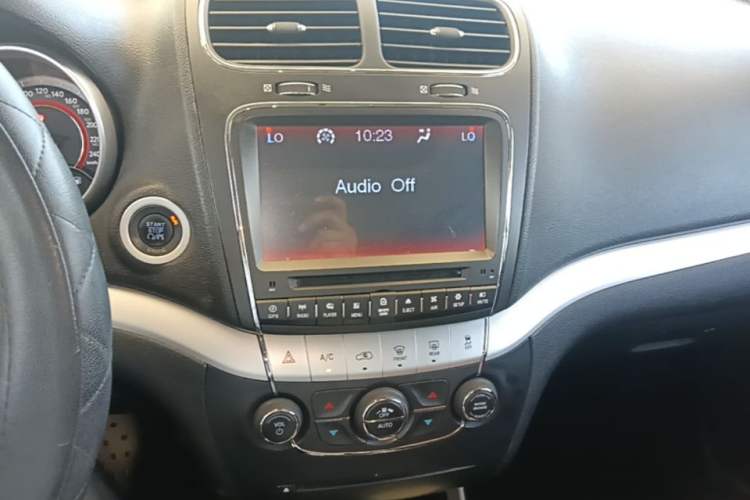 Used Fiat Freemont 2012 2.4L Luxury Edition Audio And AC Panel