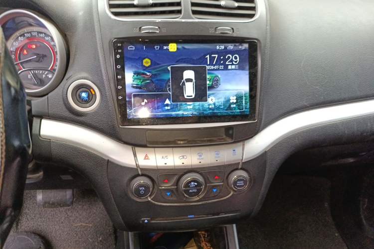 Used Fiat Freemont 2012 2.4L Luxury Edition Audio And AC Panel