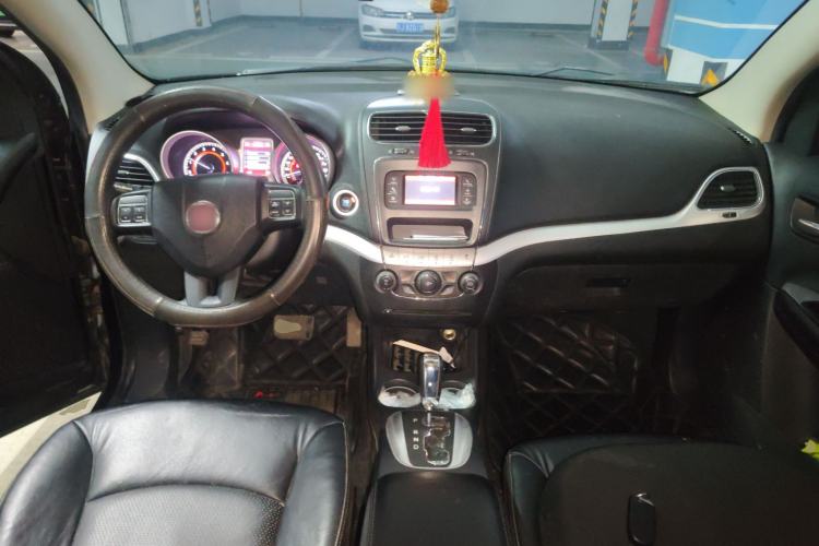 Used Fiat Freemont 2012 2.4L Comfort Edition Center Console