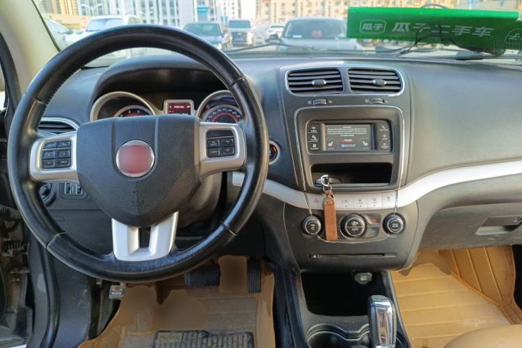 Used Fiat Freemont 2012 2.4L Comfort Edition Center Console