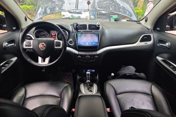 Used Fiat Freemont 2012 2.4L Luxury Edition Center Console