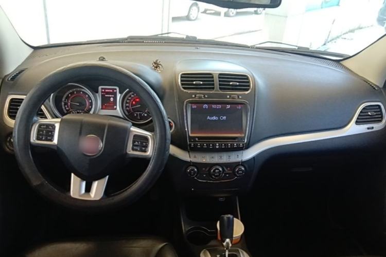 Used Fiat Freemont 2012 2.4L Luxury Edition Center Console