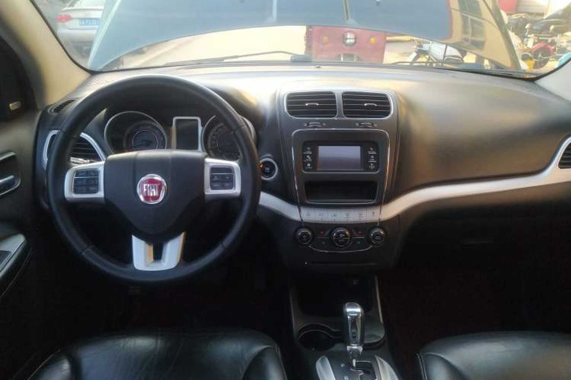 Used Fiat Freemont 2012 2.4L Luxury Edition Center Console