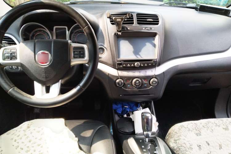 Used Fiat Freemont 2012 2.4L Luxury Edition Center Console