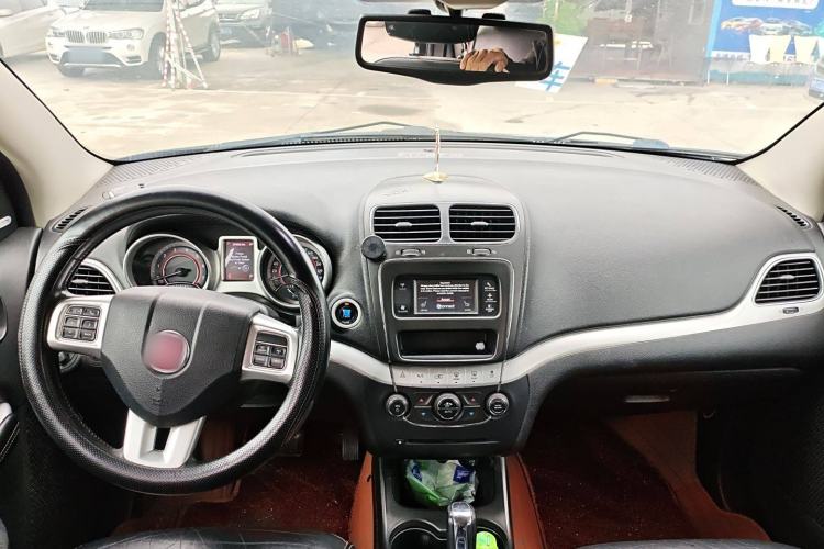 Used Fiat Freemont 2012 2.4L Luxury Edition Center Console
