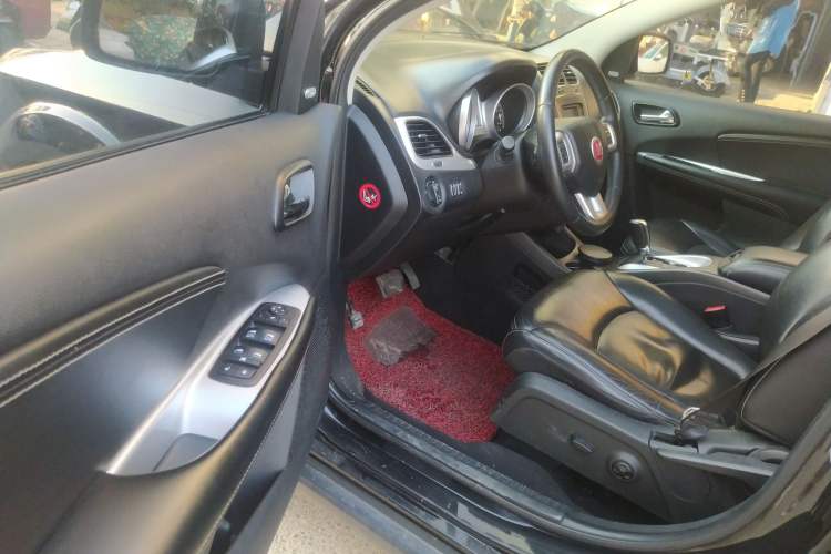 Used Fiat Freemont 2012 2.4L Luxury Edition Driver Seat