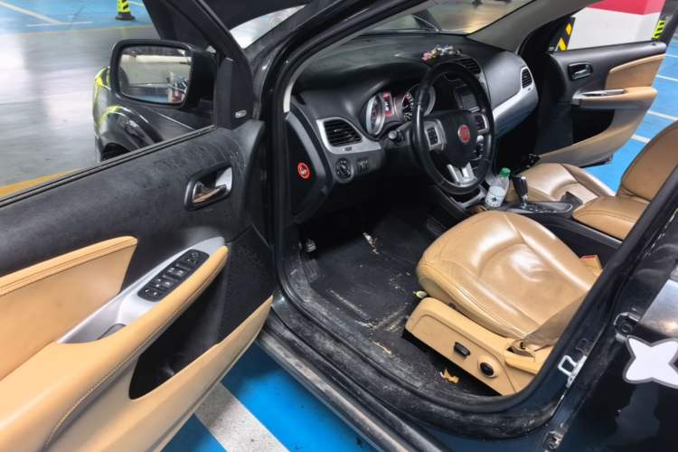 Used Fiat Freemont 2012 2.4L Luxury Edition Driver Seat