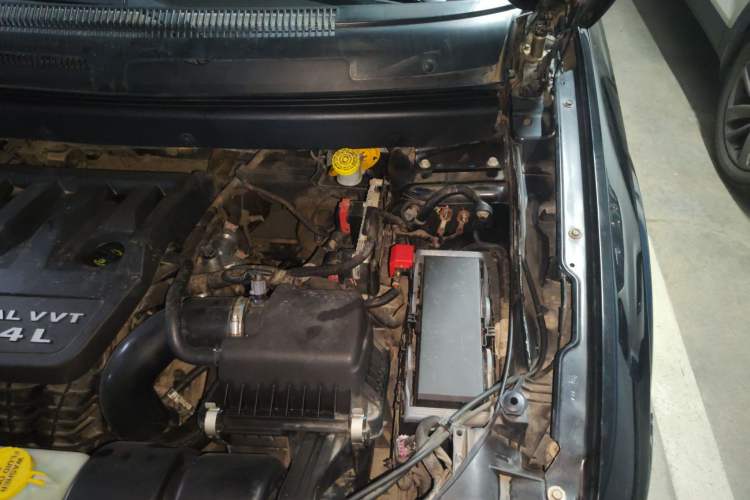 Used Fiat Freemont 2012 2.4L Comfort Edition Engine Bay Left