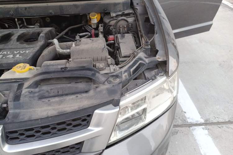 Used Fiat Freemont 2012 2.4L Comfort Edition Engine Bay Left