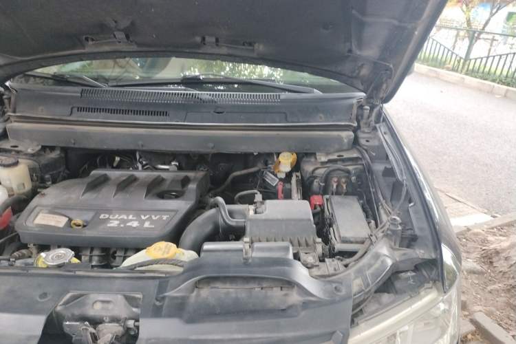 Used Fiat Freemont 2012 2.4L Luxury Edition Engine Bay Left