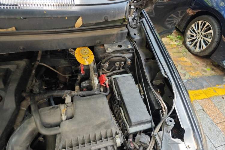 Used Fiat Freemont 2012 2.4L Luxury Edition Engine Bay Left