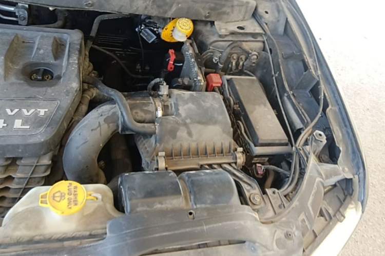 Used Fiat Freemont 2012 2.4L Luxury Edition Engine Bay Left
