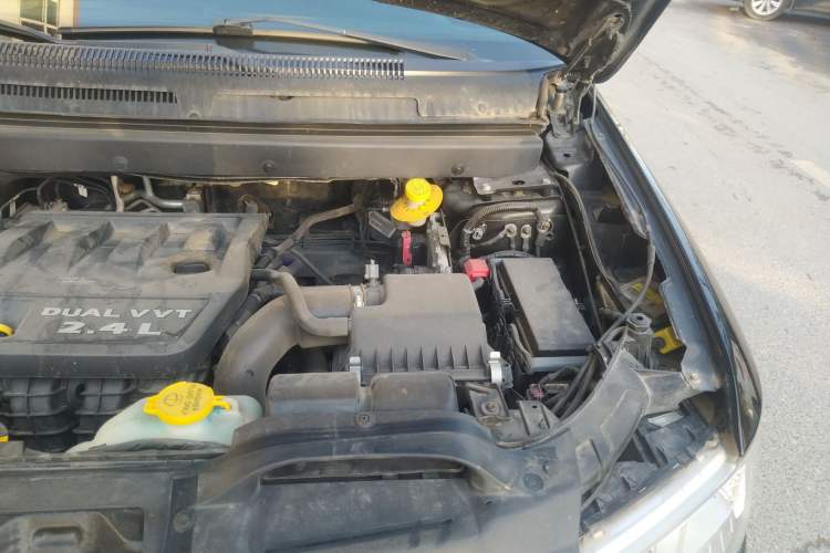 Used Fiat Freemont 2012 2.4L Luxury Edition Engine Bay Left