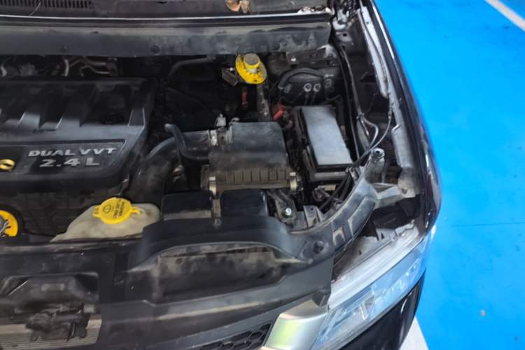 Used Fiat Freemont 2012 2.4L Luxury Edition Engine Bay Left