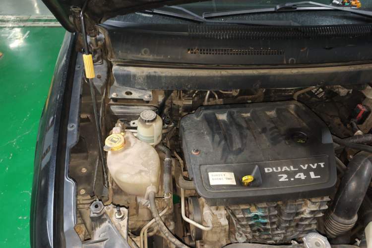 Used Fiat Freemont 2012 2.4L Luxury Edition Engine Bay Right
