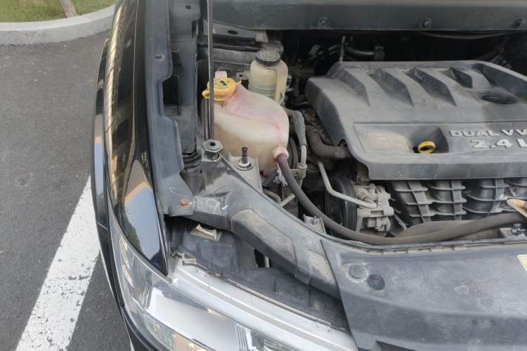 Used Fiat Freemont 2012 2.4L Luxury Edition Engine Bay Right