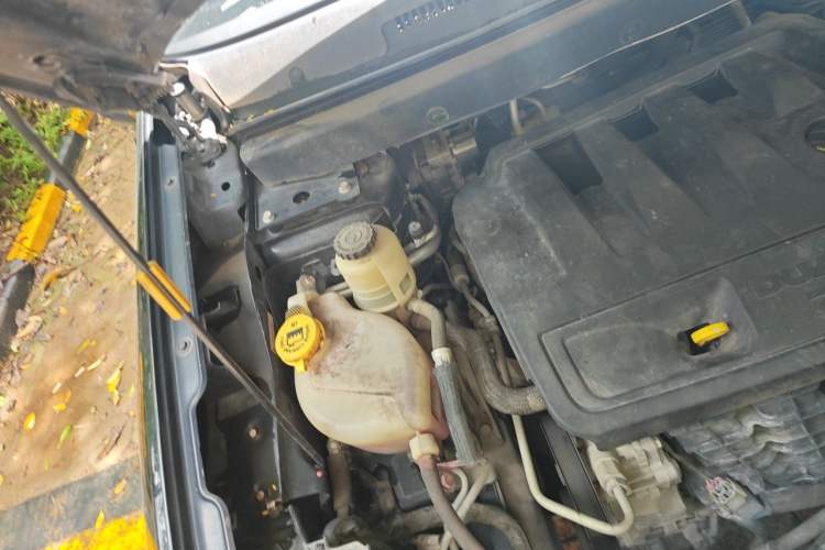 Used Fiat Freemont 2012 2.4L Luxury Edition Engine Bay Right
