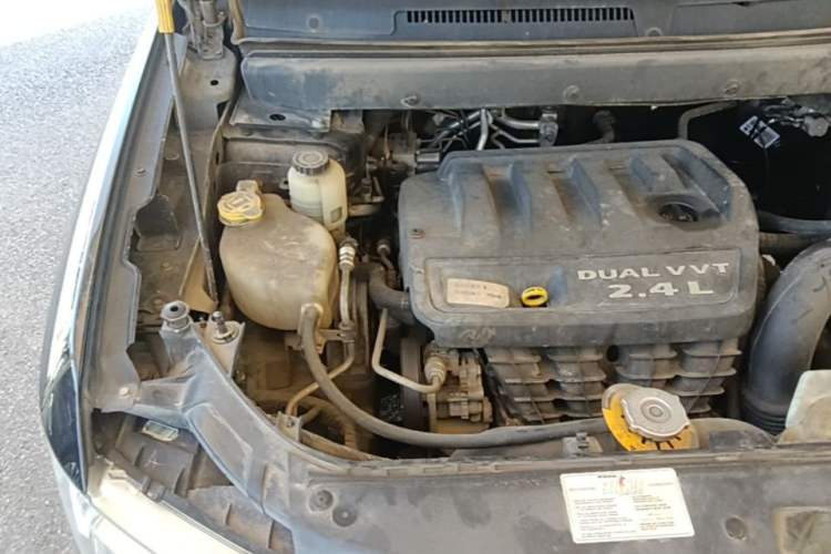 Used Fiat Freemont 2012 2.4L Luxury Edition Engine Bay Right