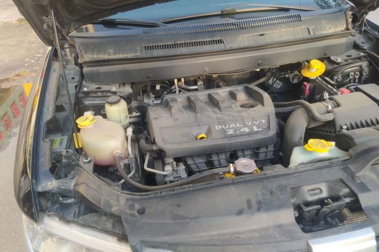 Used Fiat Freemont 2012 2.4L Luxury Edition Engine Bay Right