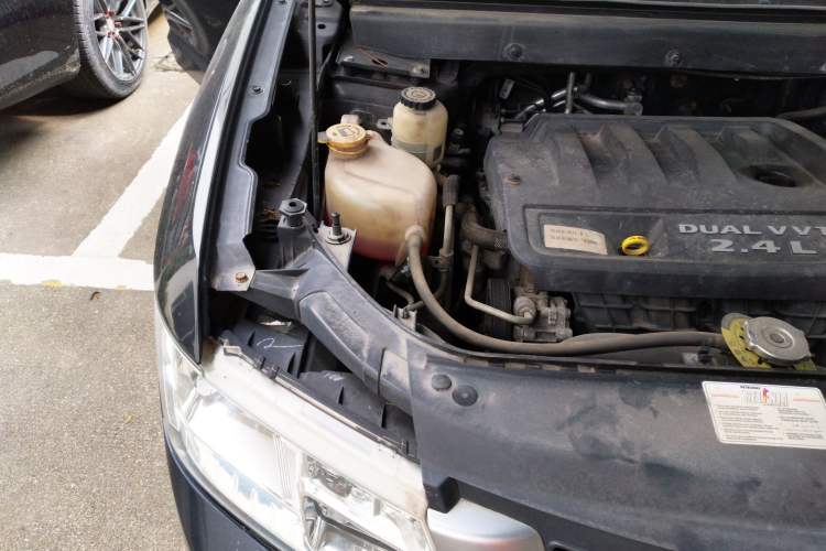 Used Fiat Freemont 2012 2.4L Luxury Edition Engine Bay Right