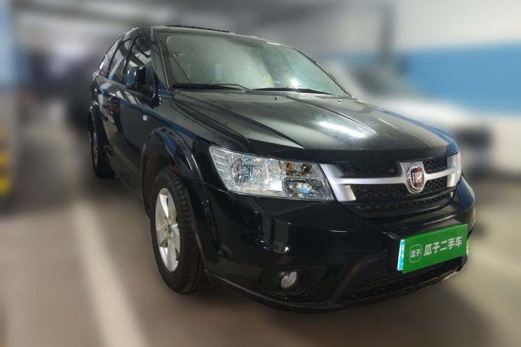 Used Fiat Freemont 2012 2.4L Comfort Edition Front Right 45 Deg