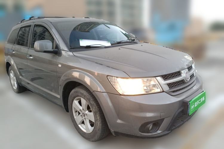 Used Fiat Freemont 2012 2.4L Comfort Edition Front Right 45 Deg