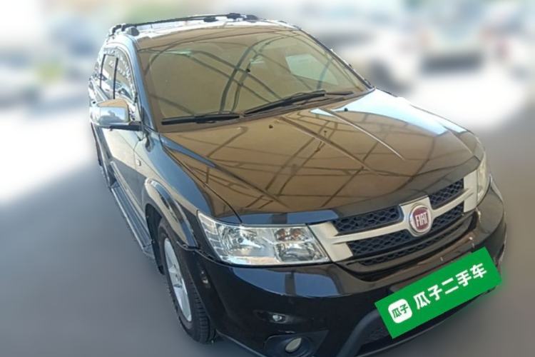 Used Fiat Freemont 2012 2.4L Luxury Edition Front Right 45 Deg