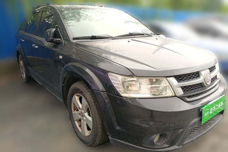 Used Fiat Freemont 2012 2.4L Luxury Edition Front Right 45 Deg