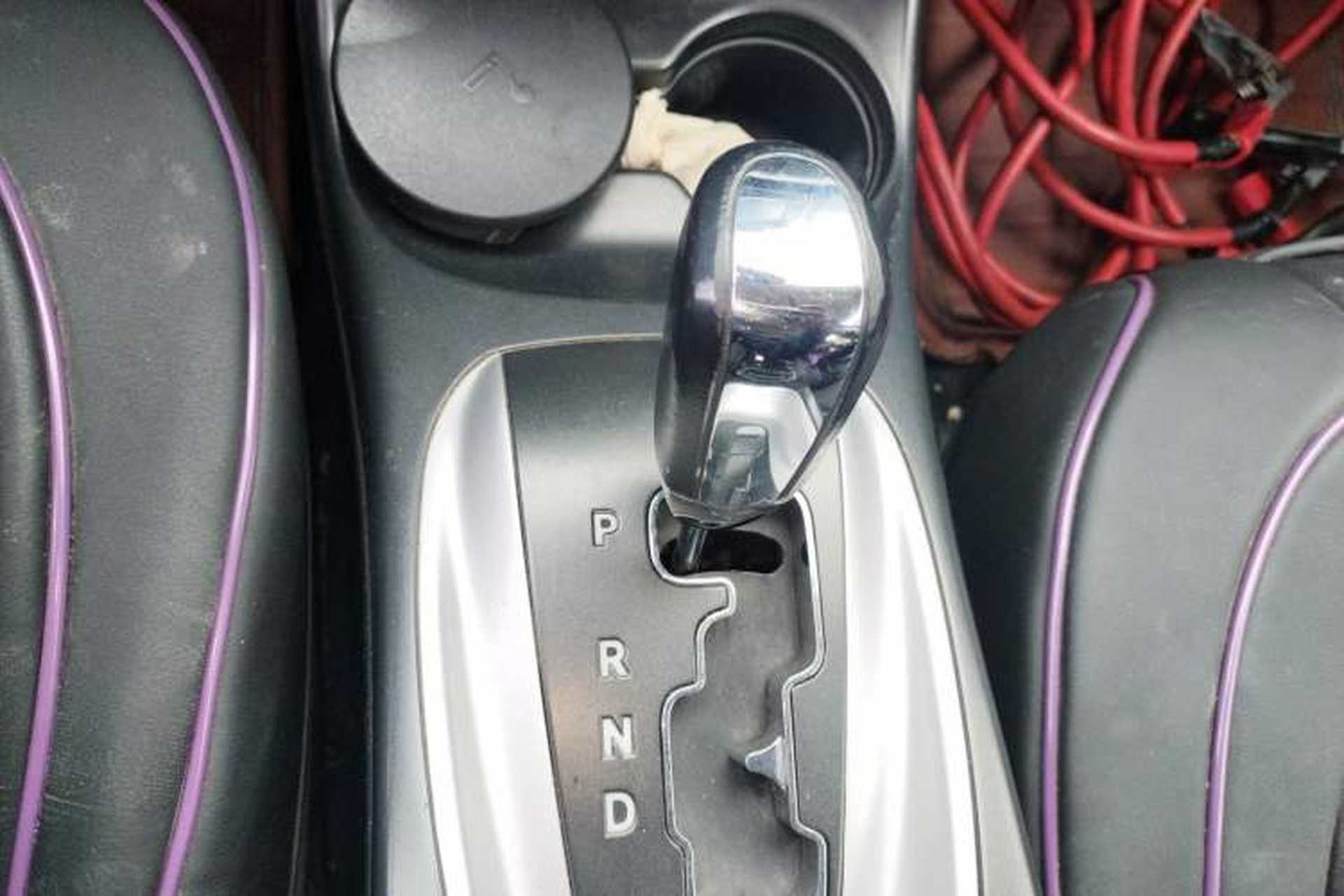 Used Fiat Freemont 2012 2.4L Luxury Edition Gear Lever