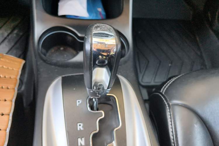 Used Fiat Freemont 2012 2.4L Luxury Edition Gear Lever