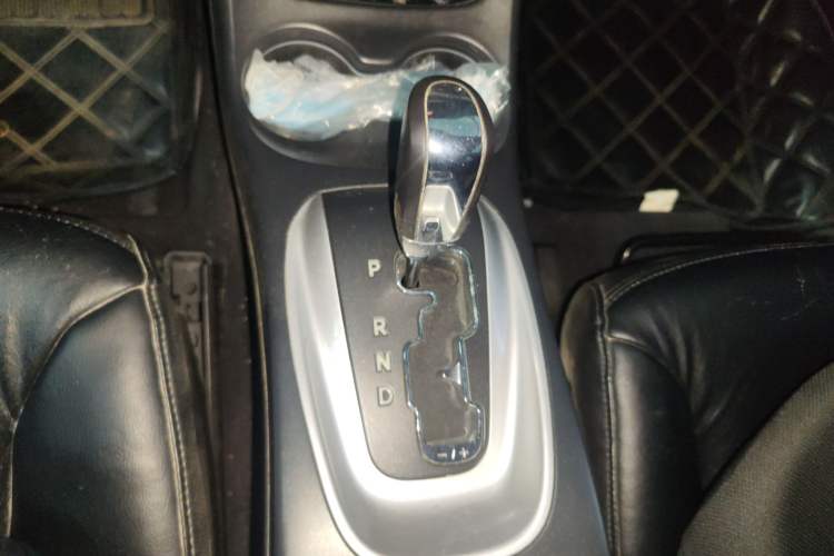 Used Fiat Freemont 2012 2.4L Comfort Edition Gear Lever