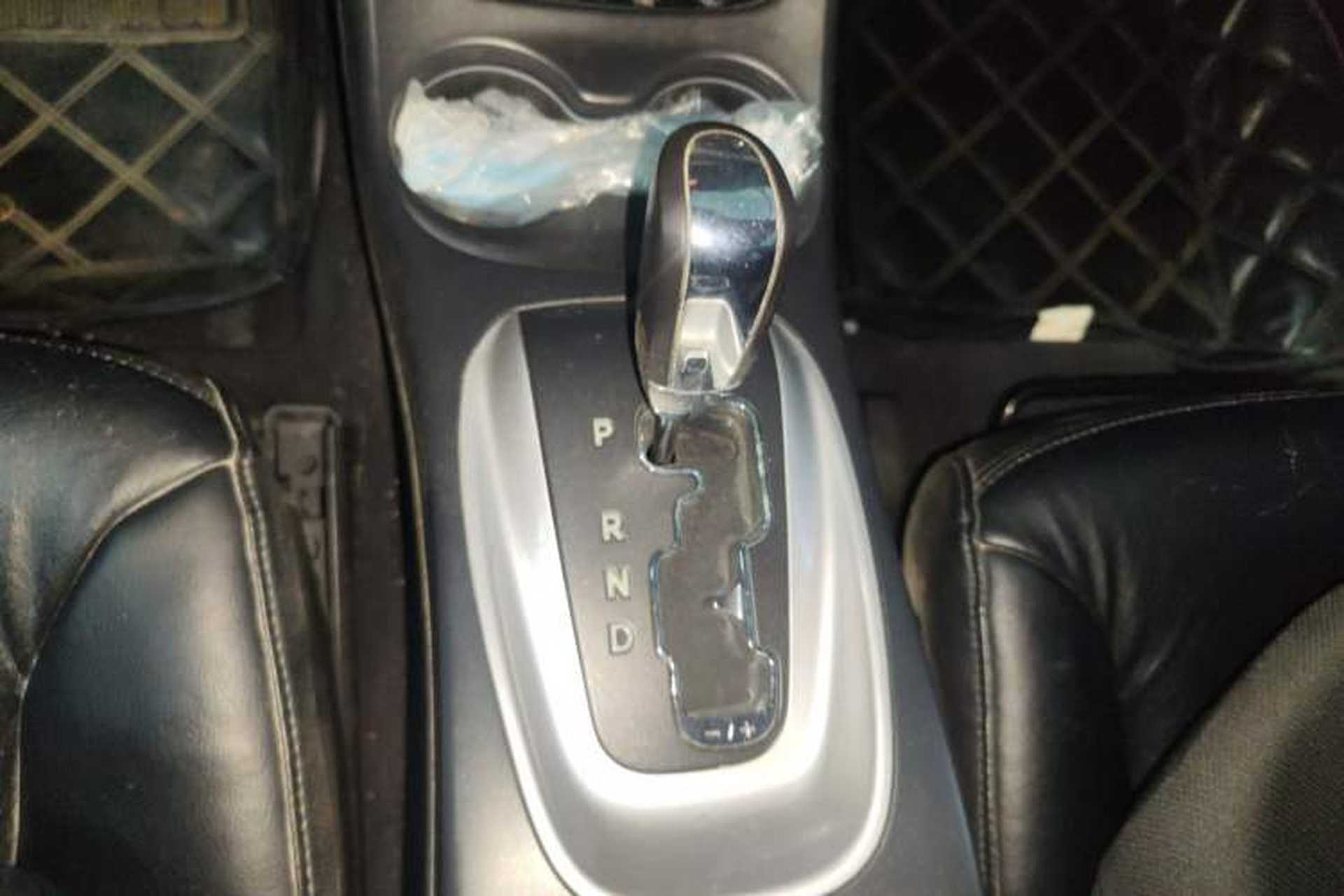 Used Fiat Freemont 2012 2.4L Comfort Edition Gear Lever