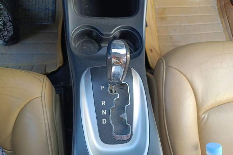 Used Fiat Freemont 2012 2.4L Comfort Edition Gear Lever