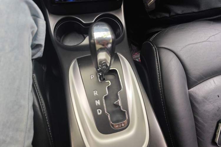 Used Fiat Freemont 2012 2.4L Luxury Edition Gear Lever