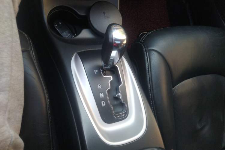 Used Fiat Freemont 2012 2.4L Luxury Edition Gear Lever