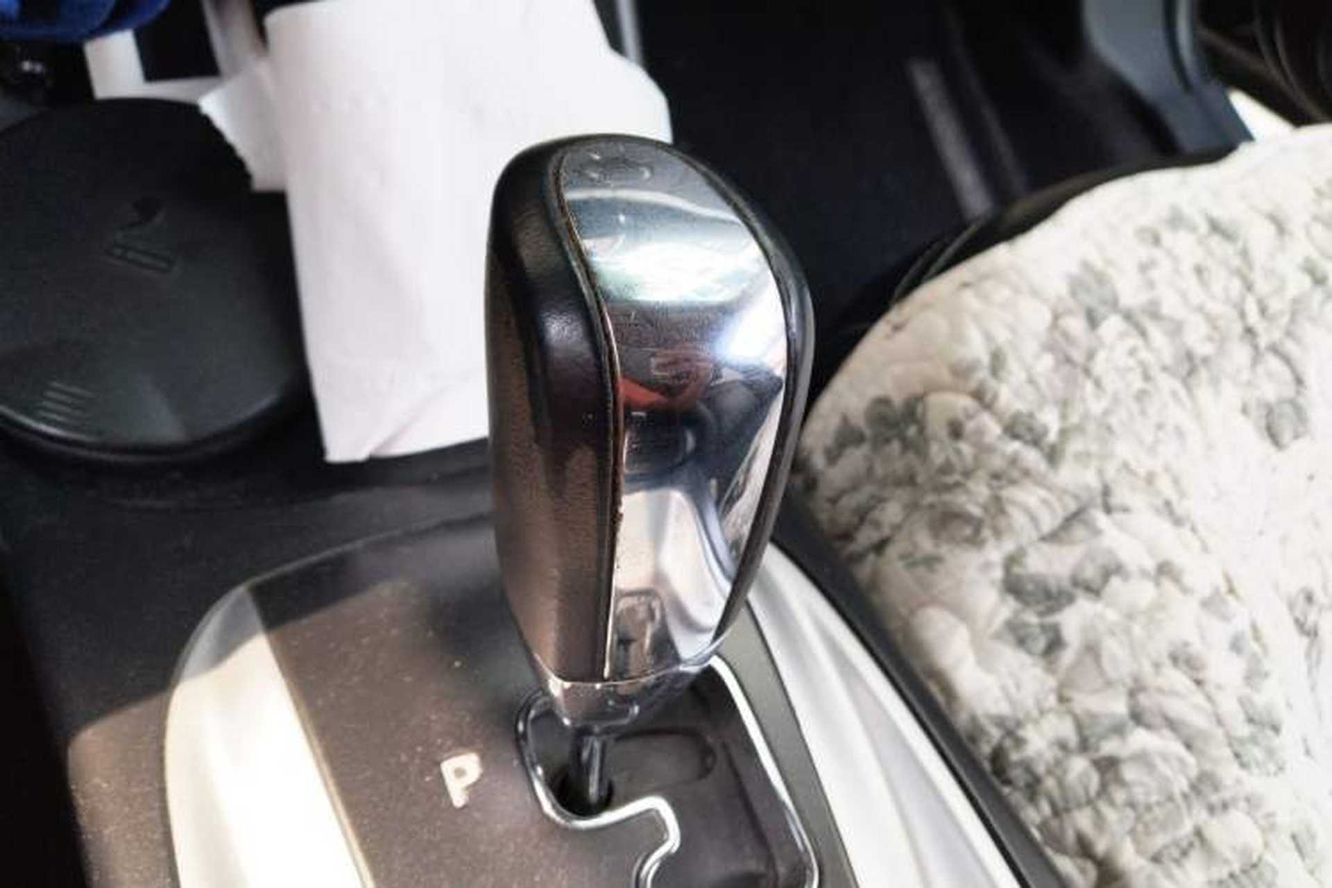 Used Fiat Freemont 2012 2.4L Luxury Edition Gear Lever
