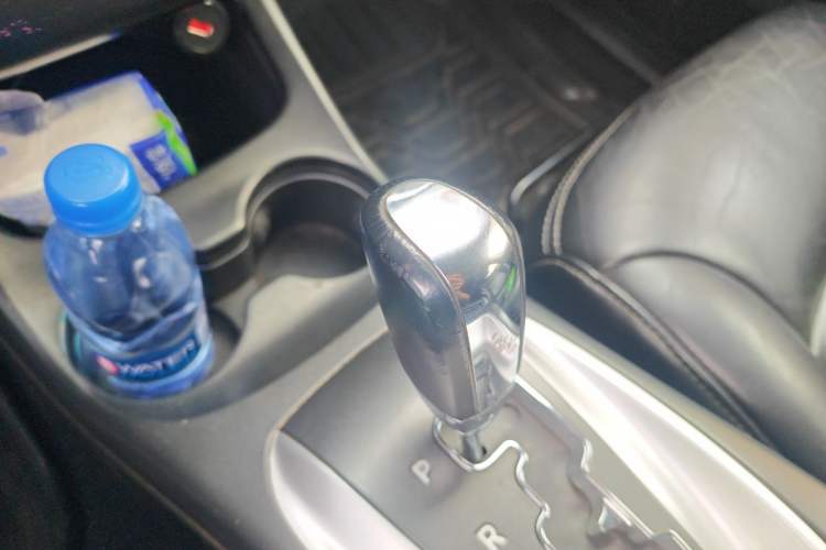 Used Fiat Freemont 2012 2.4L Luxury Edition Gear Lever
