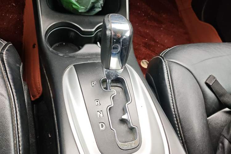 Used Fiat Freemont 2012 2.4L Luxury Edition Gear Lever