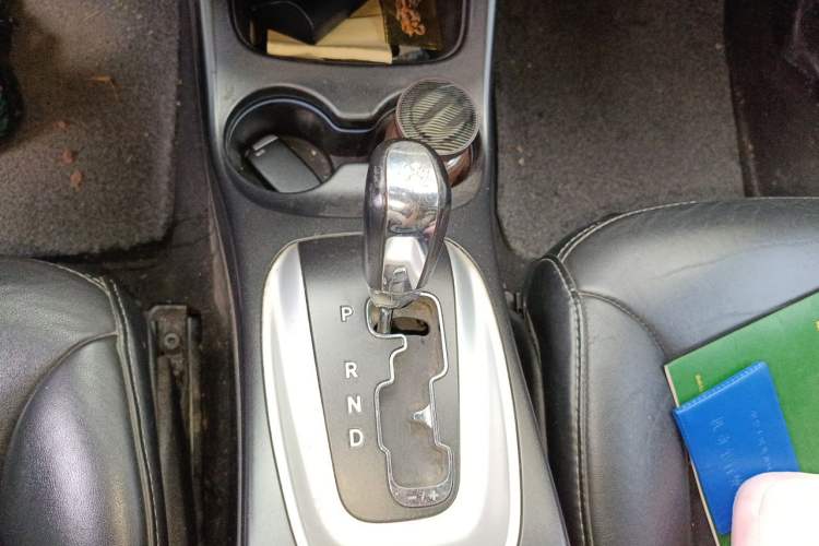 Used Fiat Freemont 2012 2.4L Luxury Edition Gear Lever