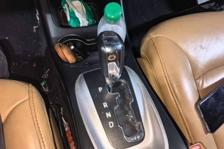 Used Fiat Freemont 2012 2.4L Luxury Edition Gear Lever
