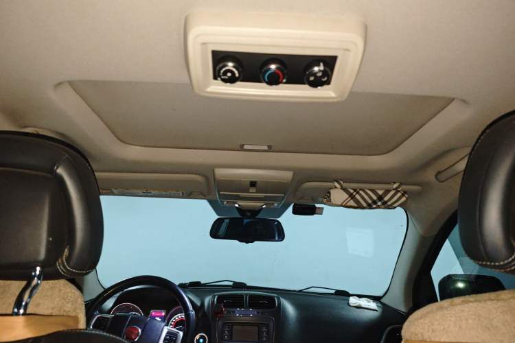 Used Fiat Freemont 2012 2.4L Luxury Edition Headliner