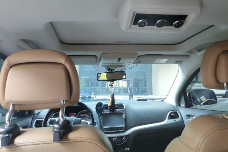 Used Fiat Freemont 2012 2.4L Luxury Edition Headliner