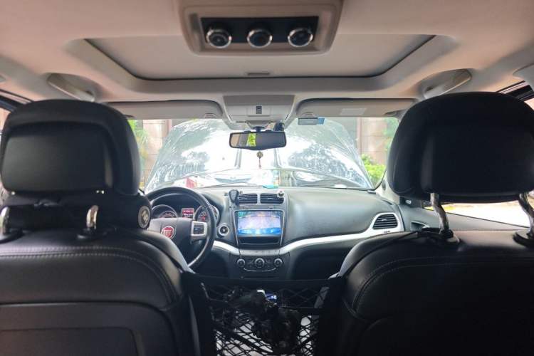 Used Fiat Freemont 2012 2.4L Luxury Edition Headliner