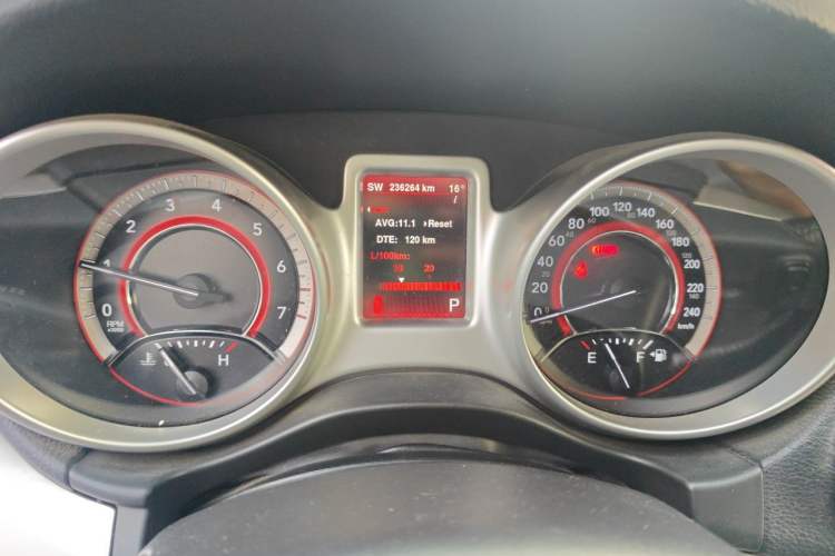 Used Fiat Freemont 2012 2.4L Luxury Edition Instrument Cluster