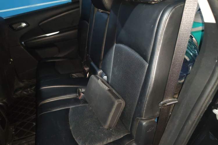 Used Fiat Freemont 2012 2.4L Comfort Edition Left Rear Seat
