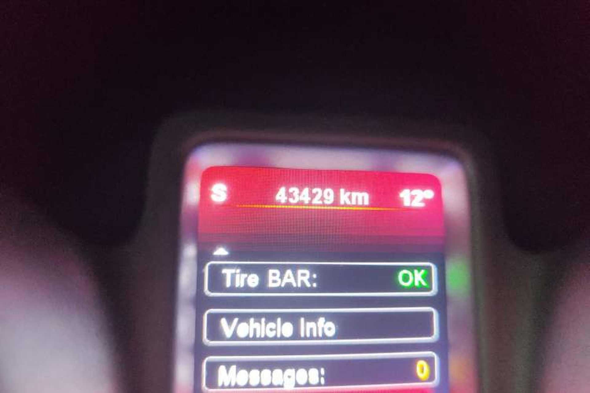 Used Fiat Freemont 2012 2.4L Comfort Edition Odometer Close Up